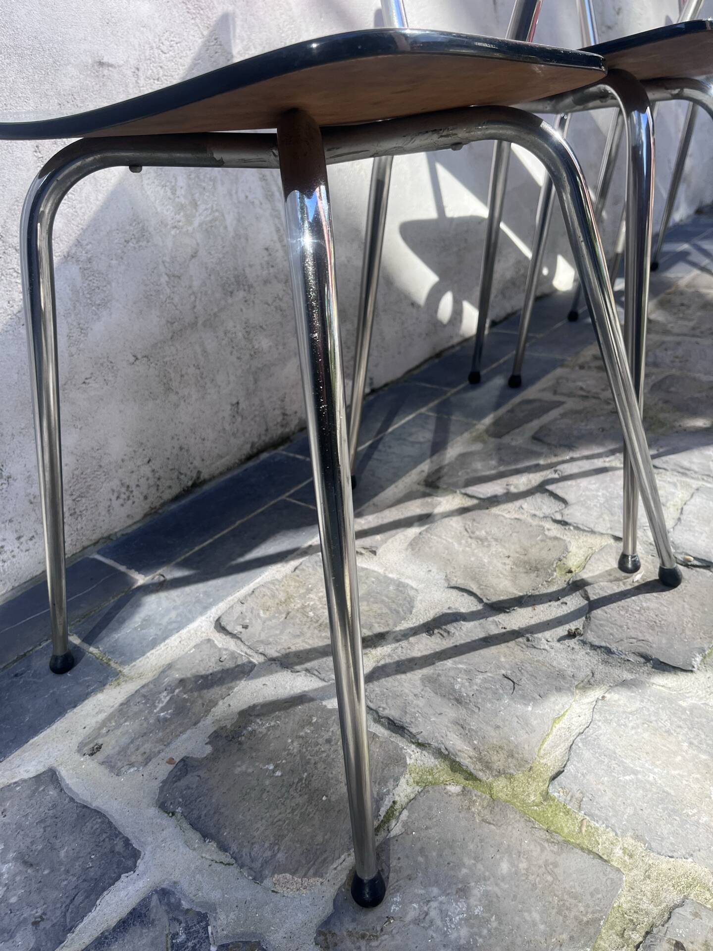 4 chaises en formica