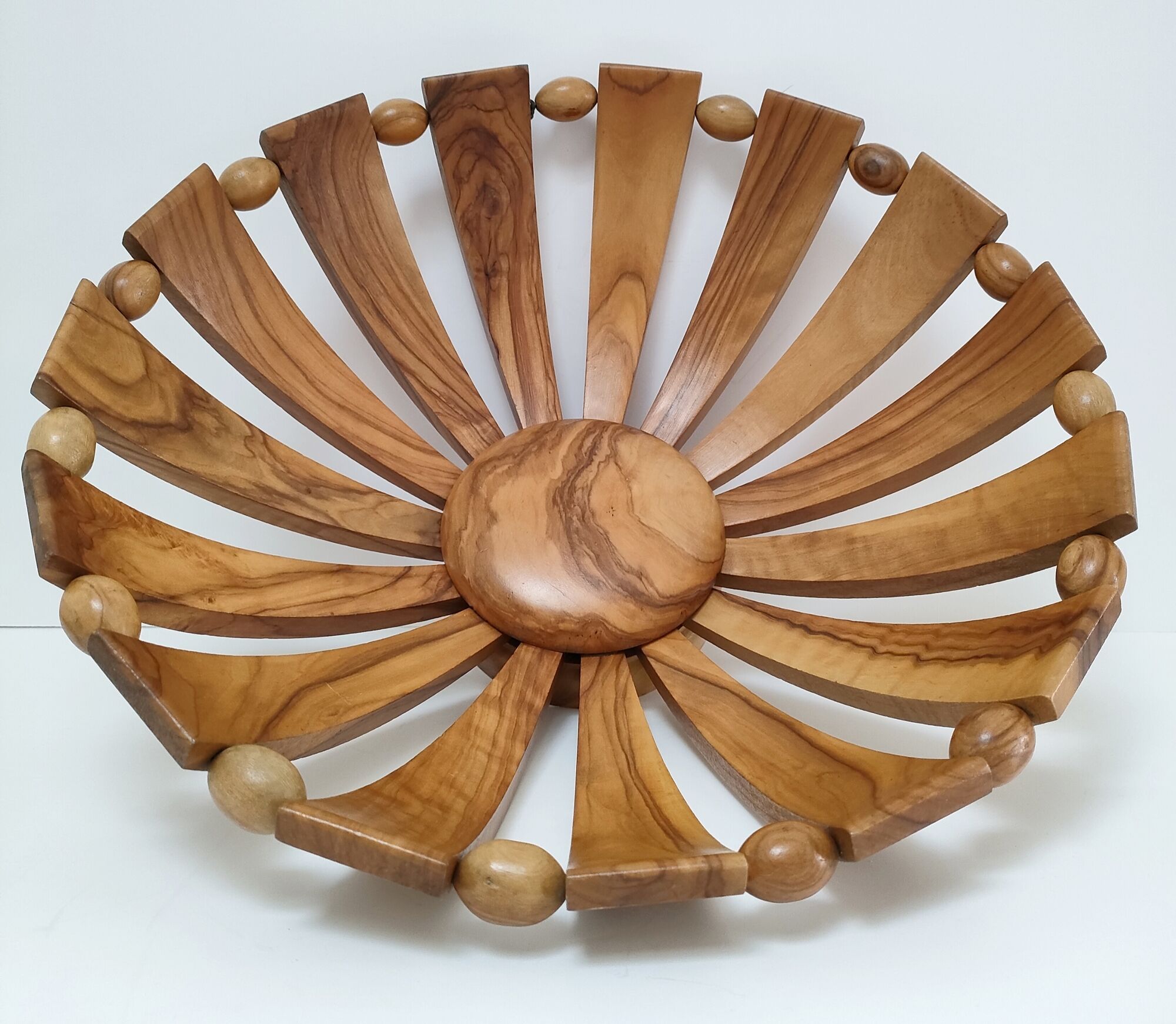 Fruit cup in olive wood vintage design