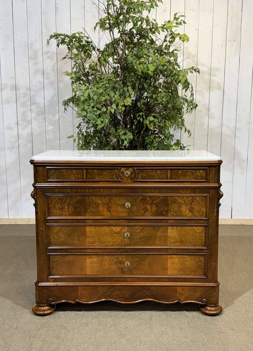Napoleon III commode in walnut, fir and white marble from the 19th century.