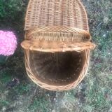 Wicker basket with lid