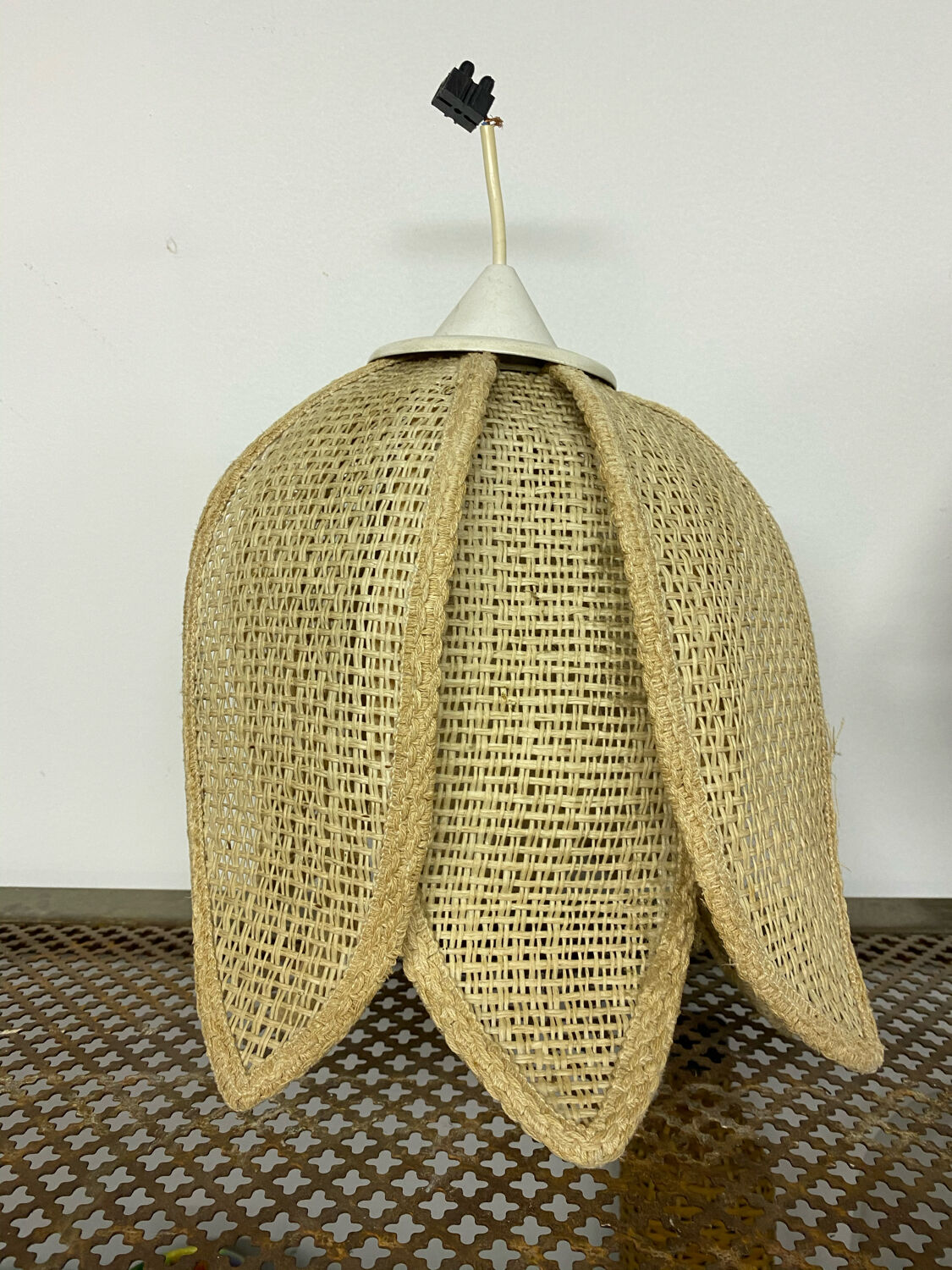 Rattan flower pendant lamp