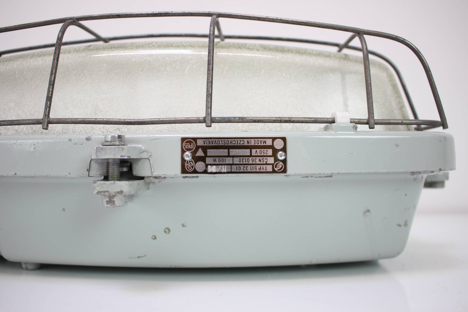 Plafonnier industriel vintage Typ 511 32 01, Tchécoslovaquie, 1990's