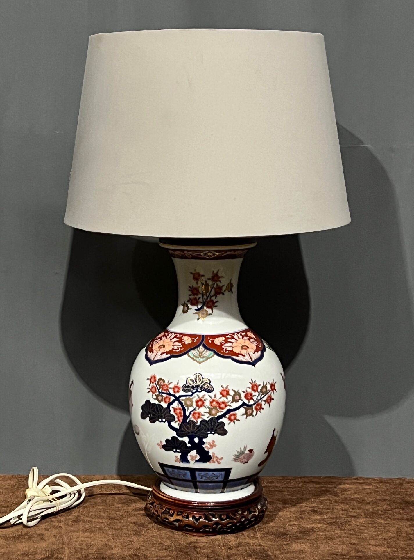 Lamp in porcelain, hand painted