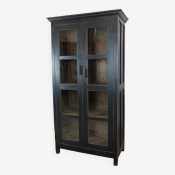 Vitrine Indienne noire avec 2 portes vitrées de 8 carreaux et 3 étagères intérieurs en bois brut