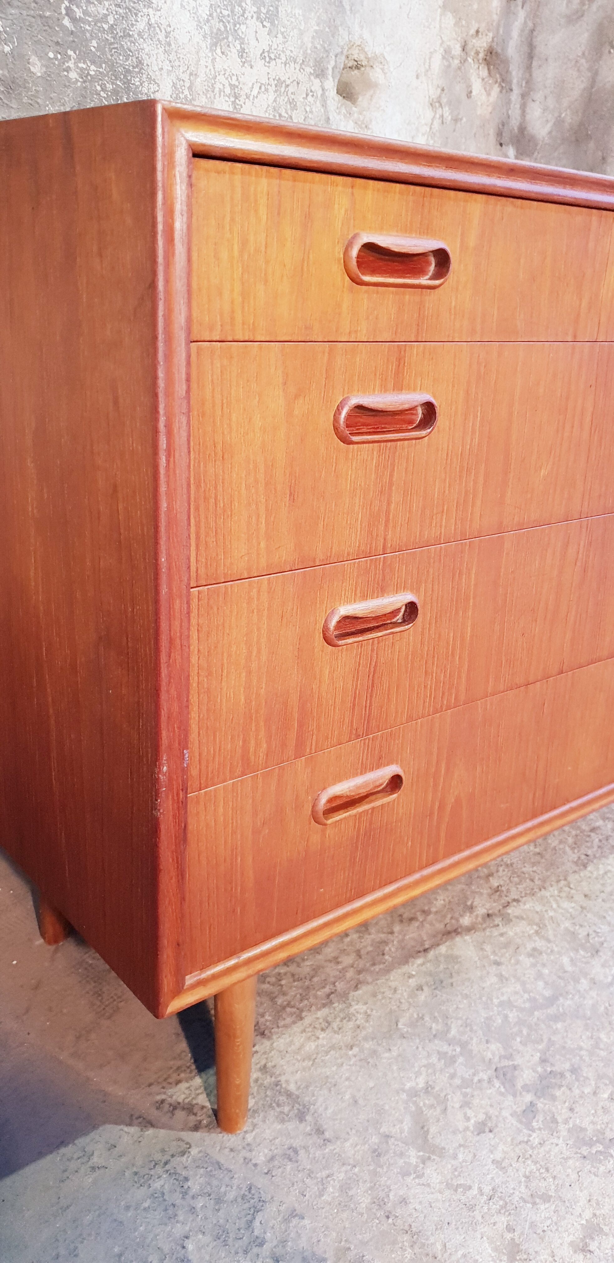 Scandinavian chest of drawers