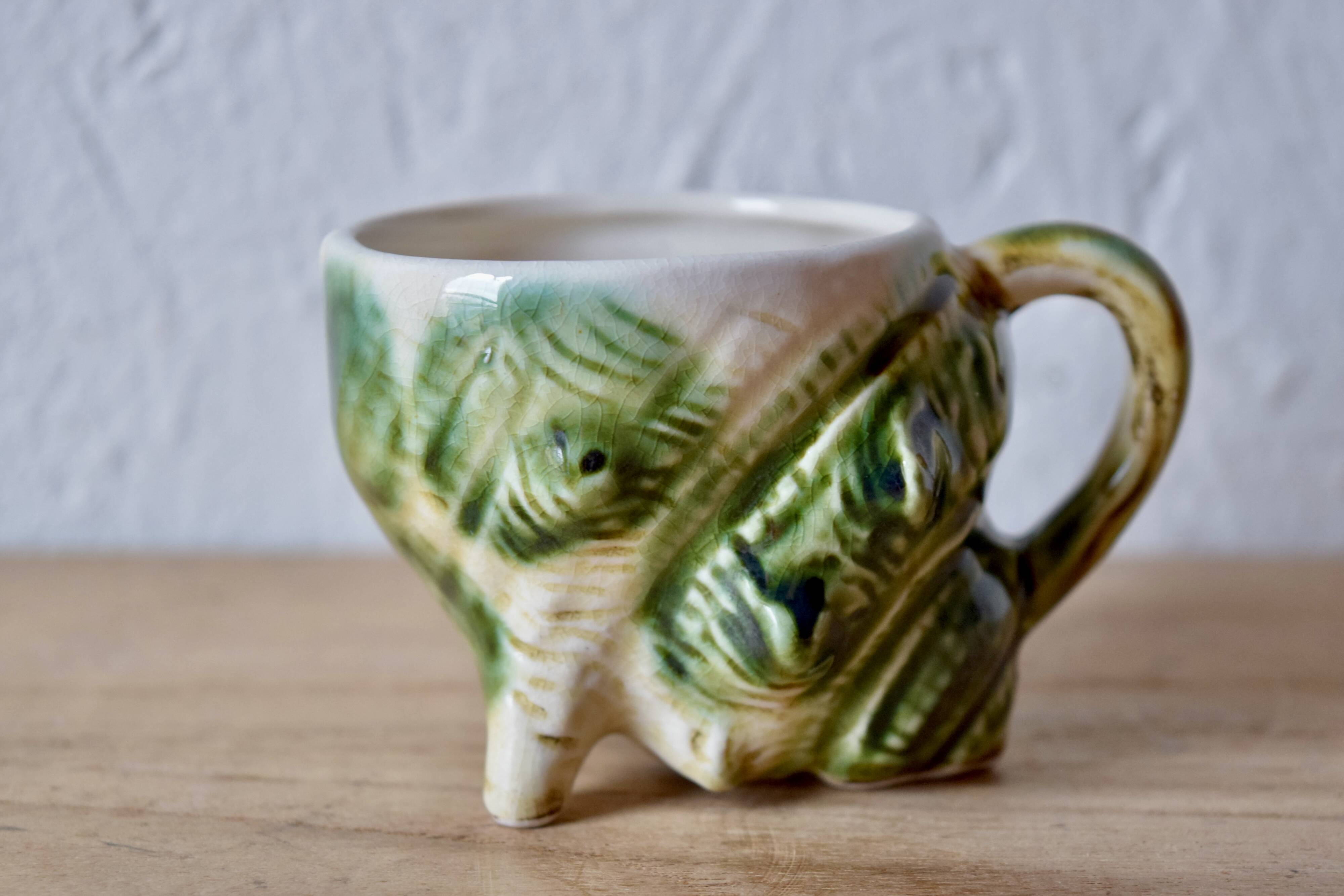 Vintage tea service in glazed ceramic - shape of conchs or shells