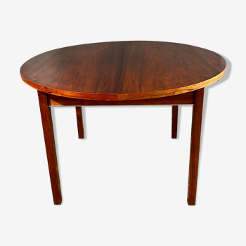 Dining room round table with an extension