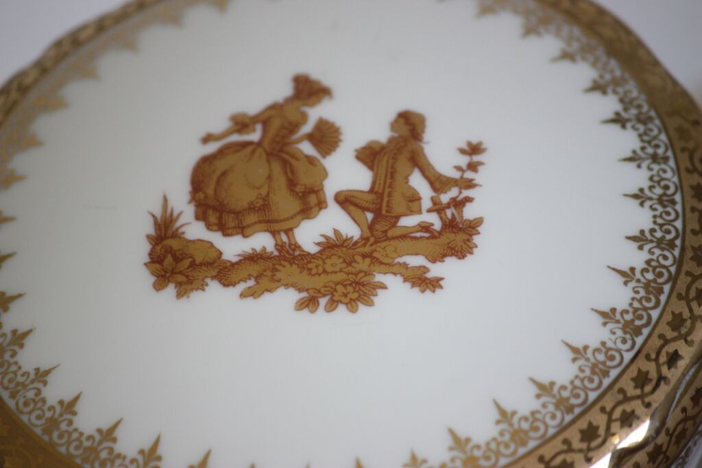 Porcelain jewelry box