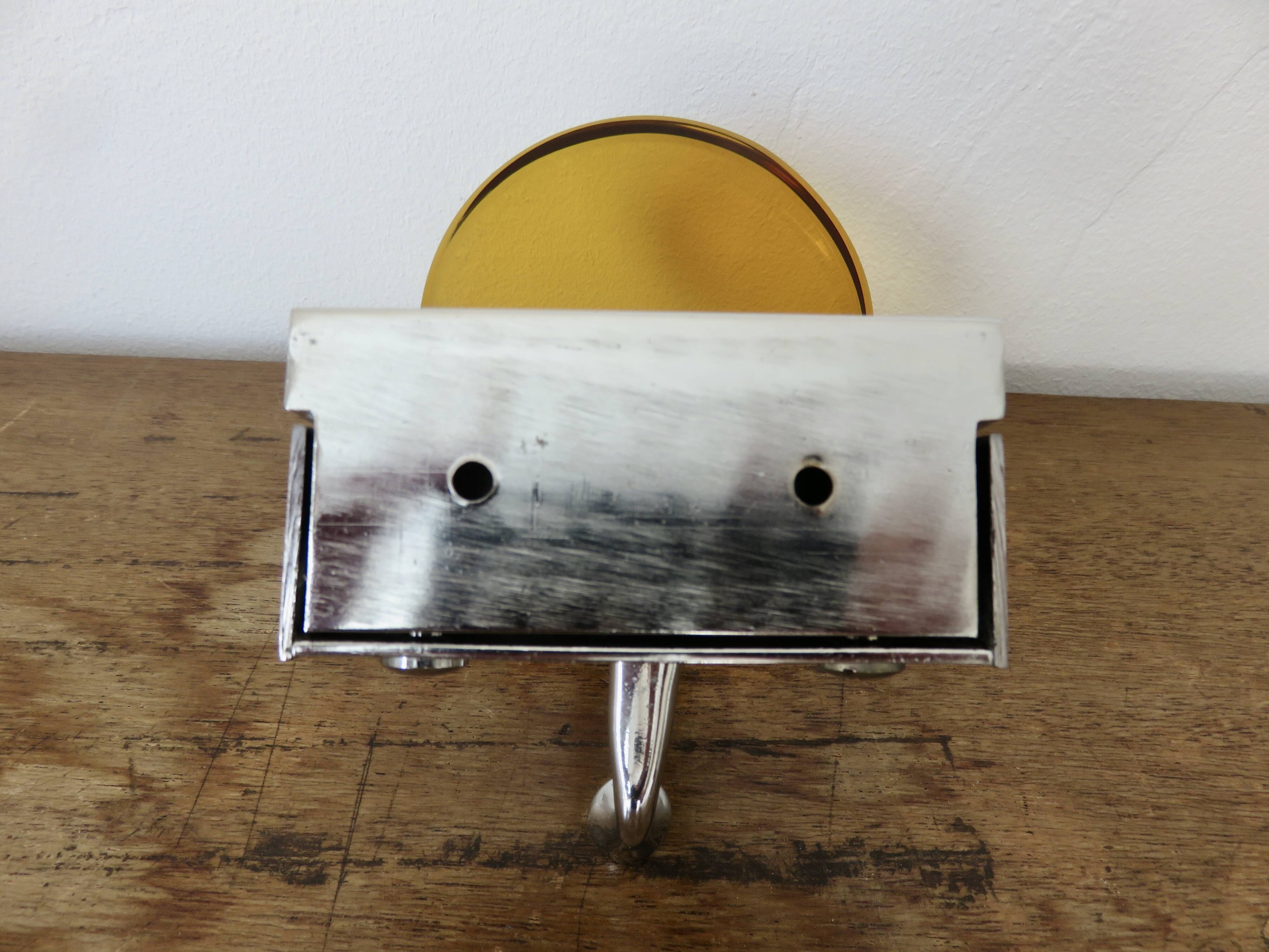 Patère, porte manteau mural en verre de Murano orange et laiton chromé 1970