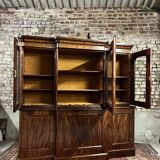 Projection bookcase in flamed mahogany from the 19th century