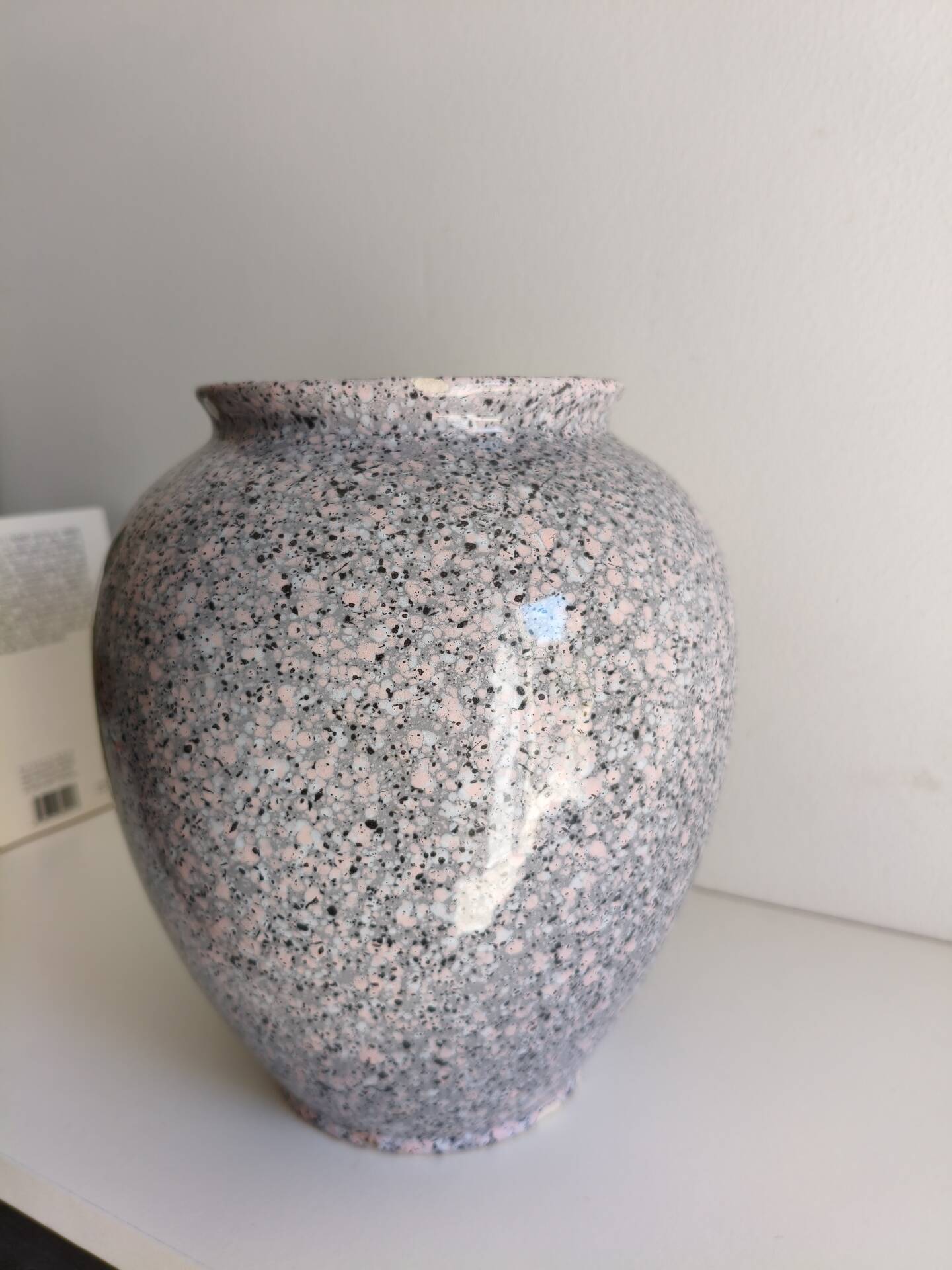 Vase vintage en céramique mouchetée rose, gris & noir – années 60/70