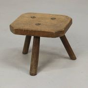 Tabouret en chêne primitif Wabi Sabi antique