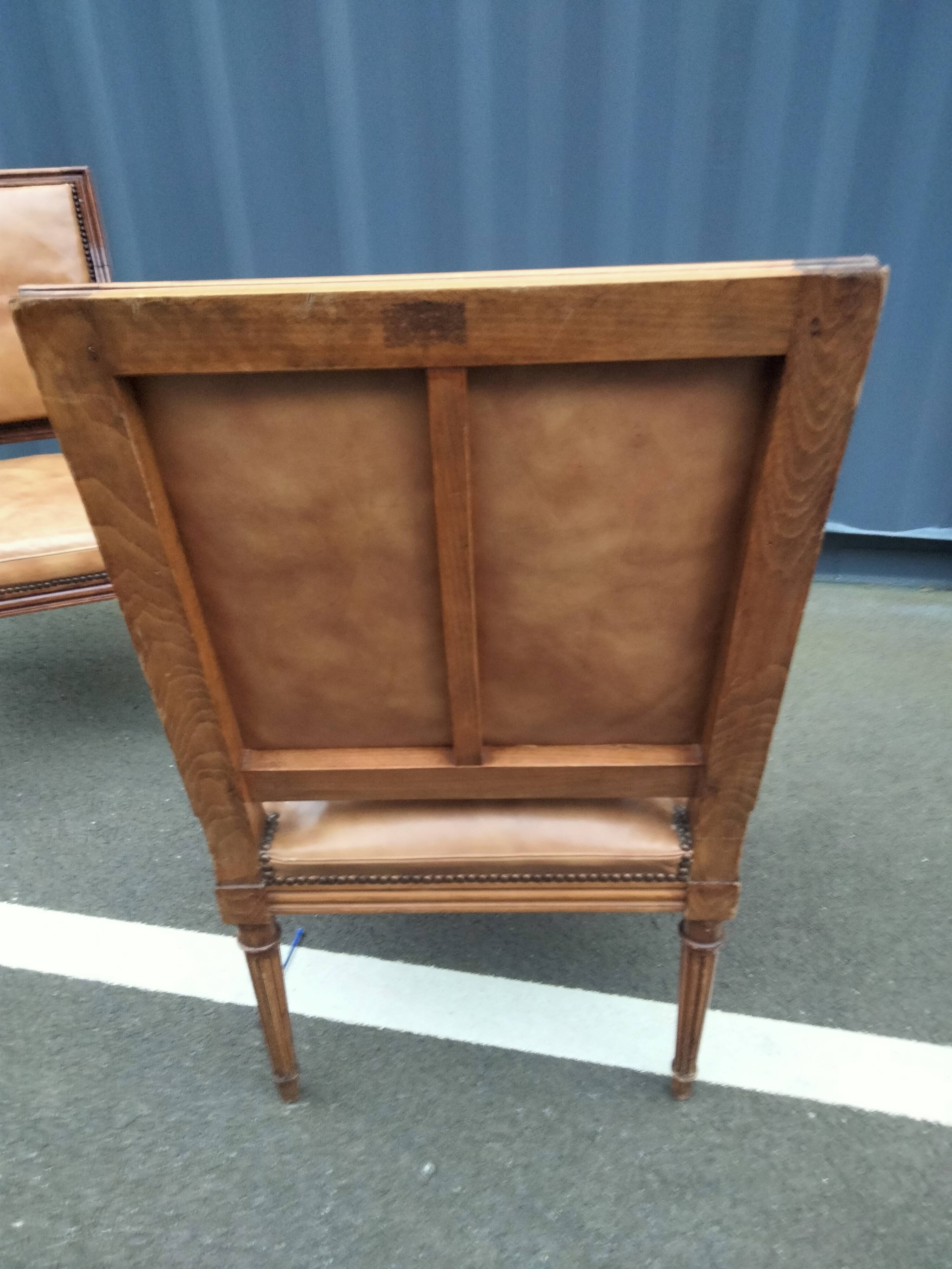 Paire de fauteuils anciens style Louis XVl