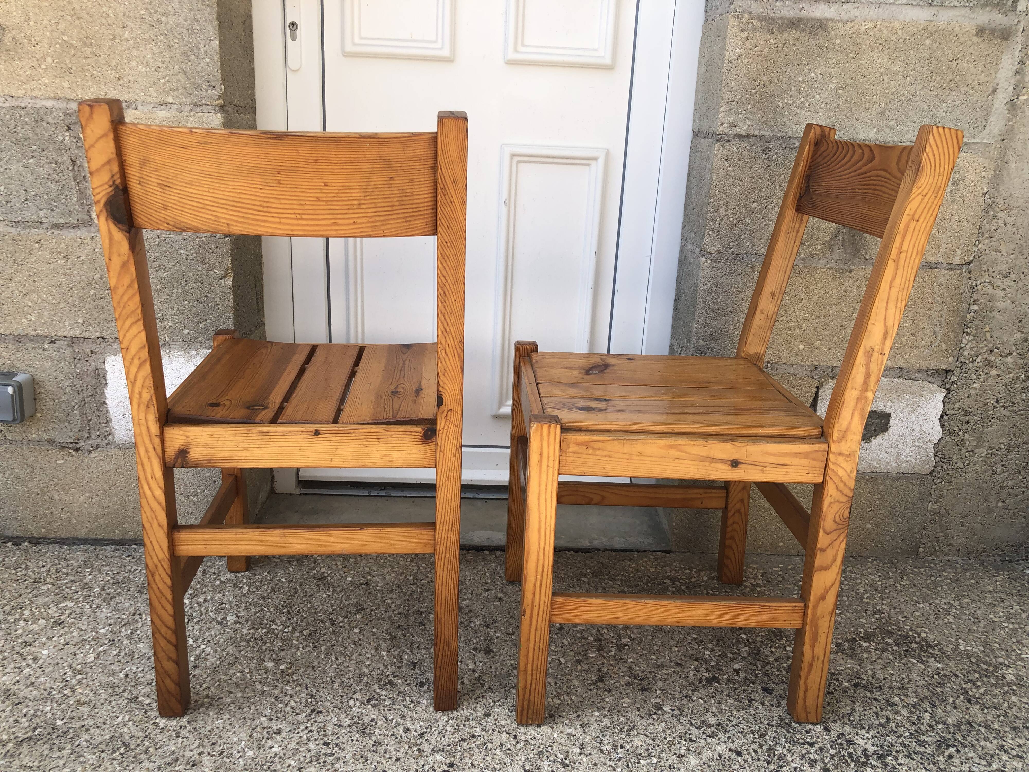 Pair of chairs fir