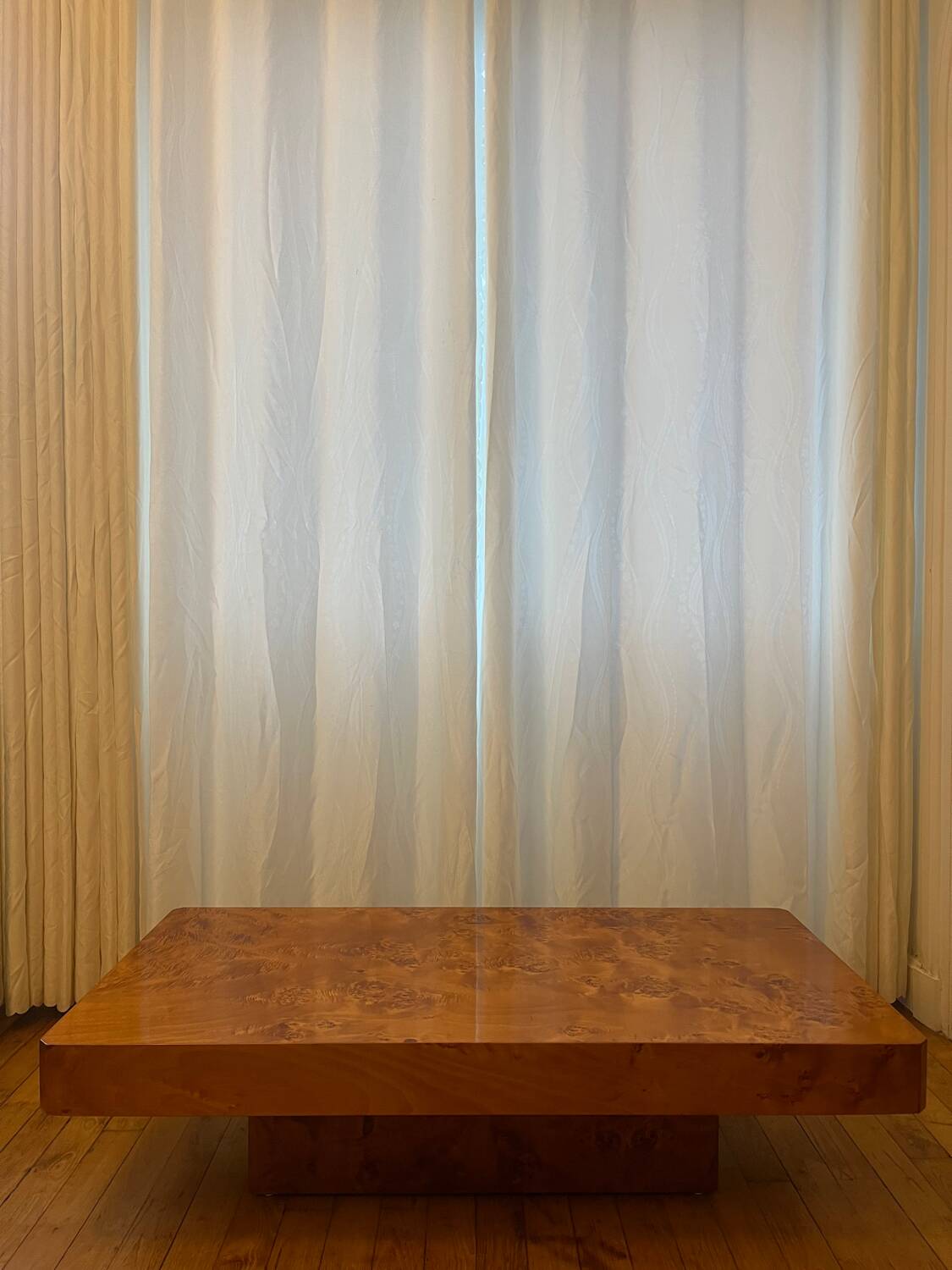 Table basse en loupe d’orme vintage 70 Rochebobois