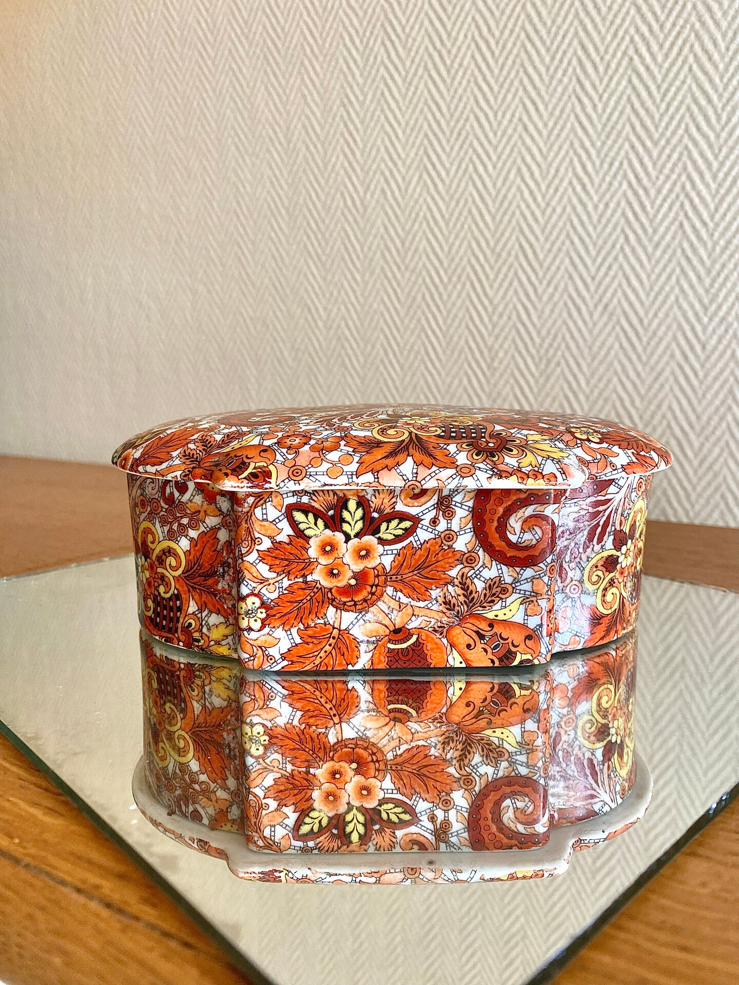 Limoges porcelain box with paisley design from the 1970s.