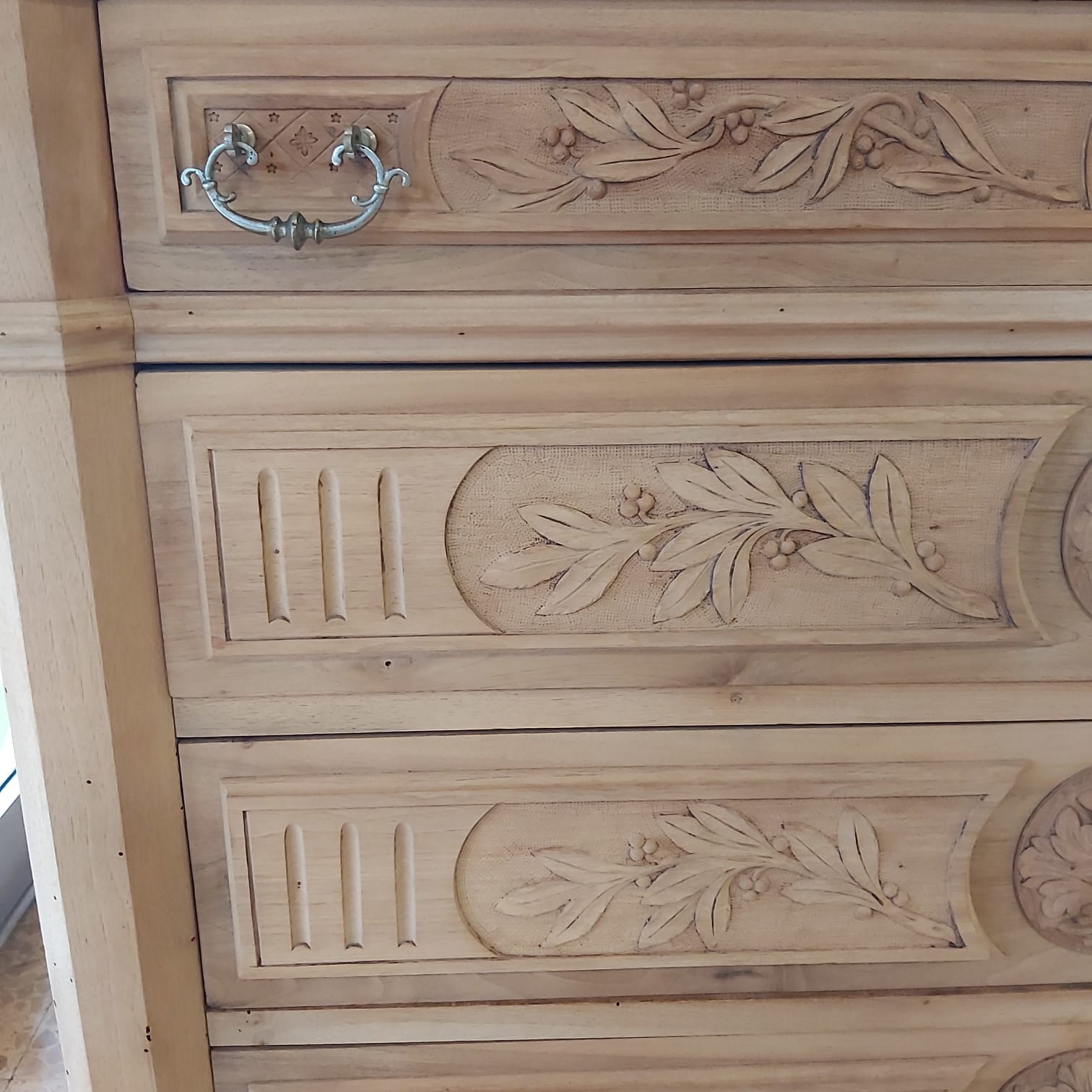 Art deco dresser
