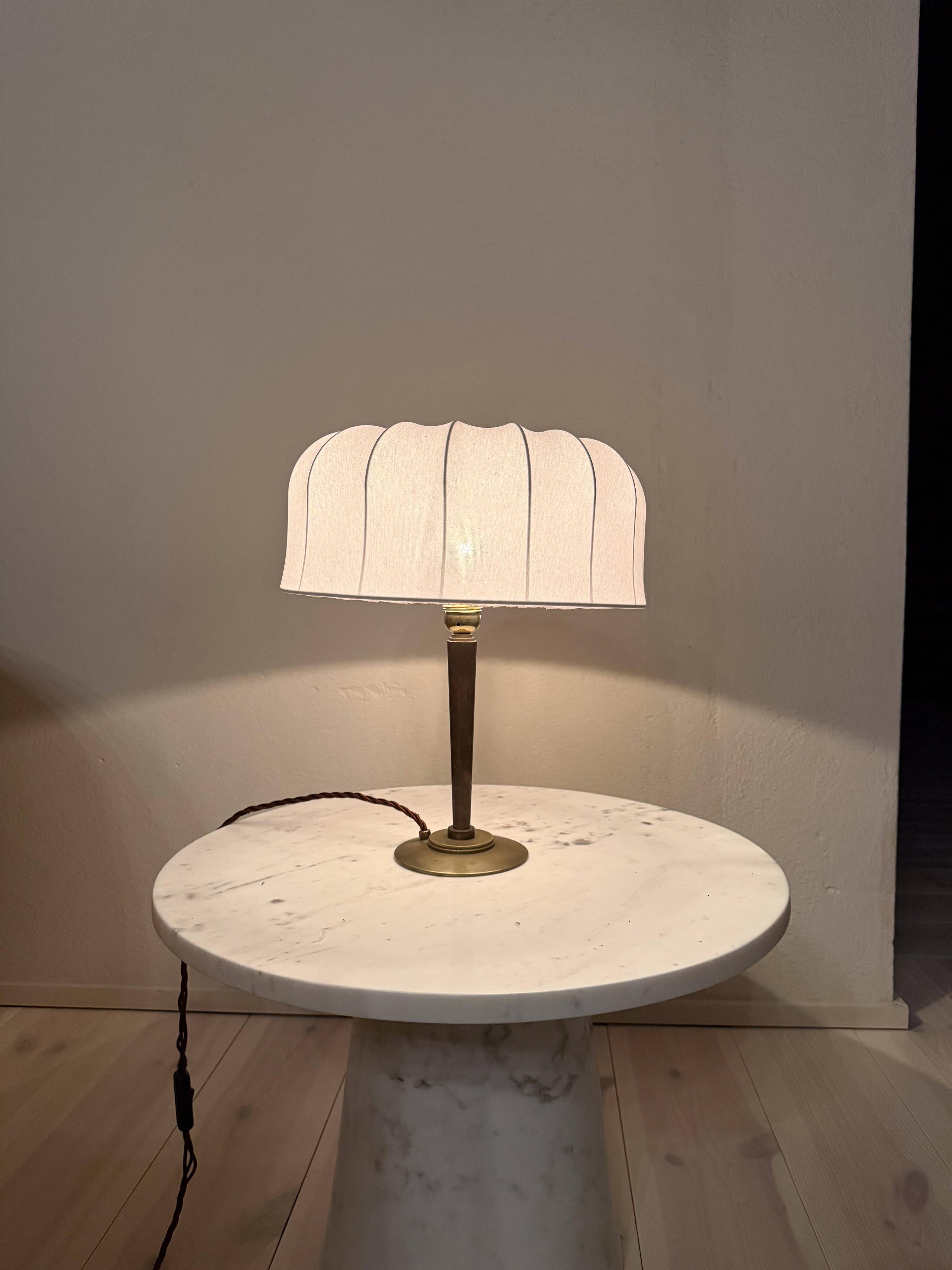 Art Deco bronze table lamp sculpture made in Sweden, 1930s.