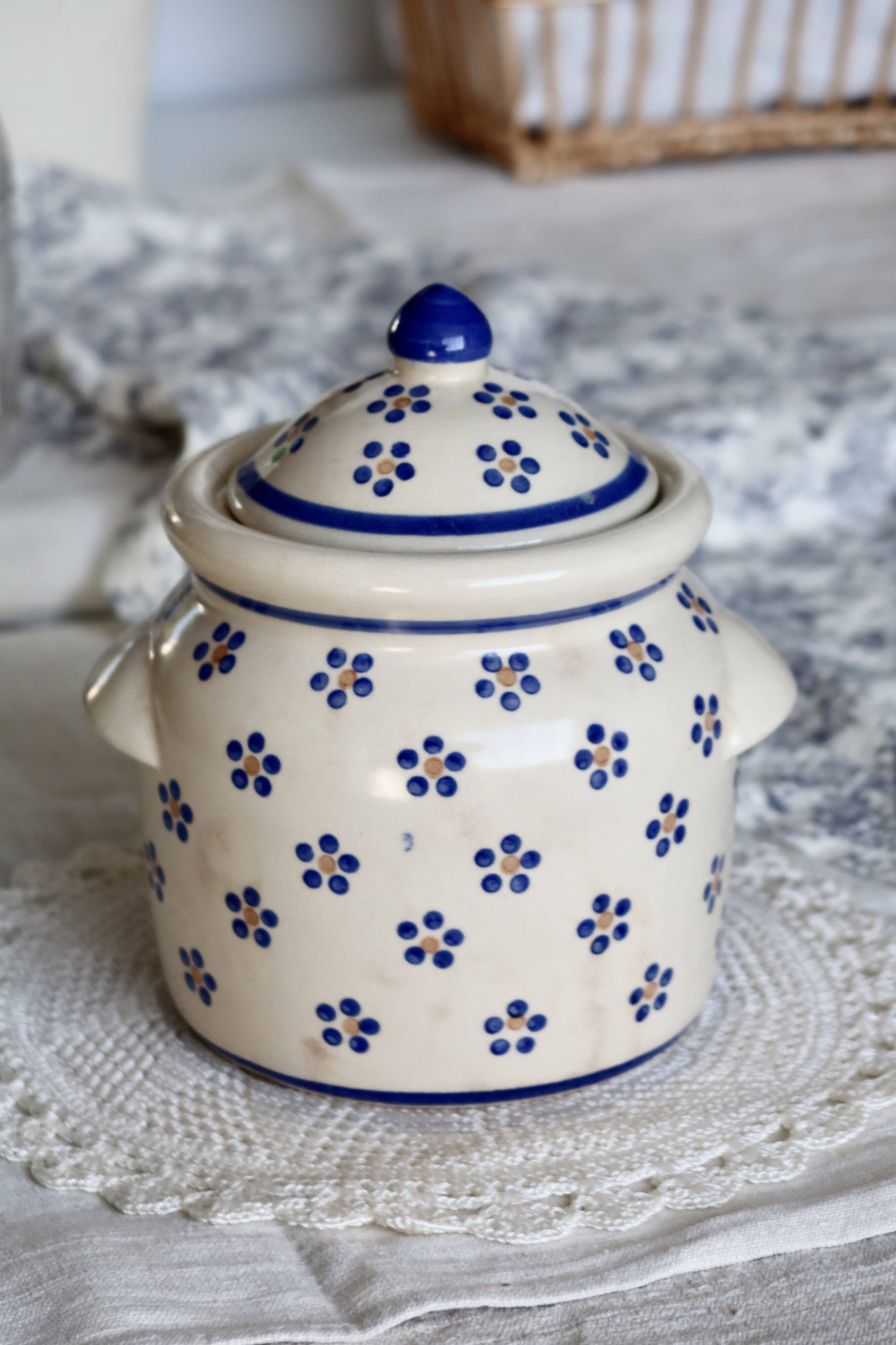 Vintage beige earthenware bonbonnière - Hand-painted blue floral decoration