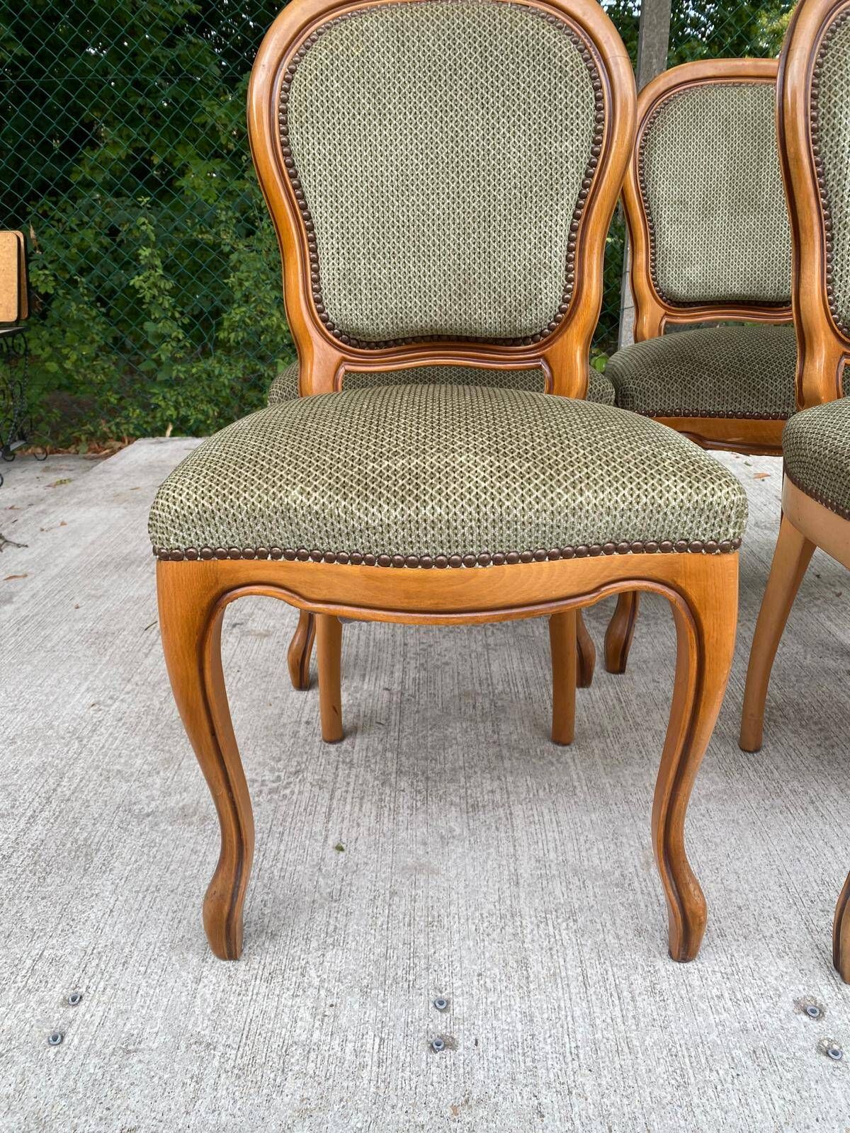 Set of 6 Louis Philippe Louis XV medallion chairs in solid wood with green velvet.