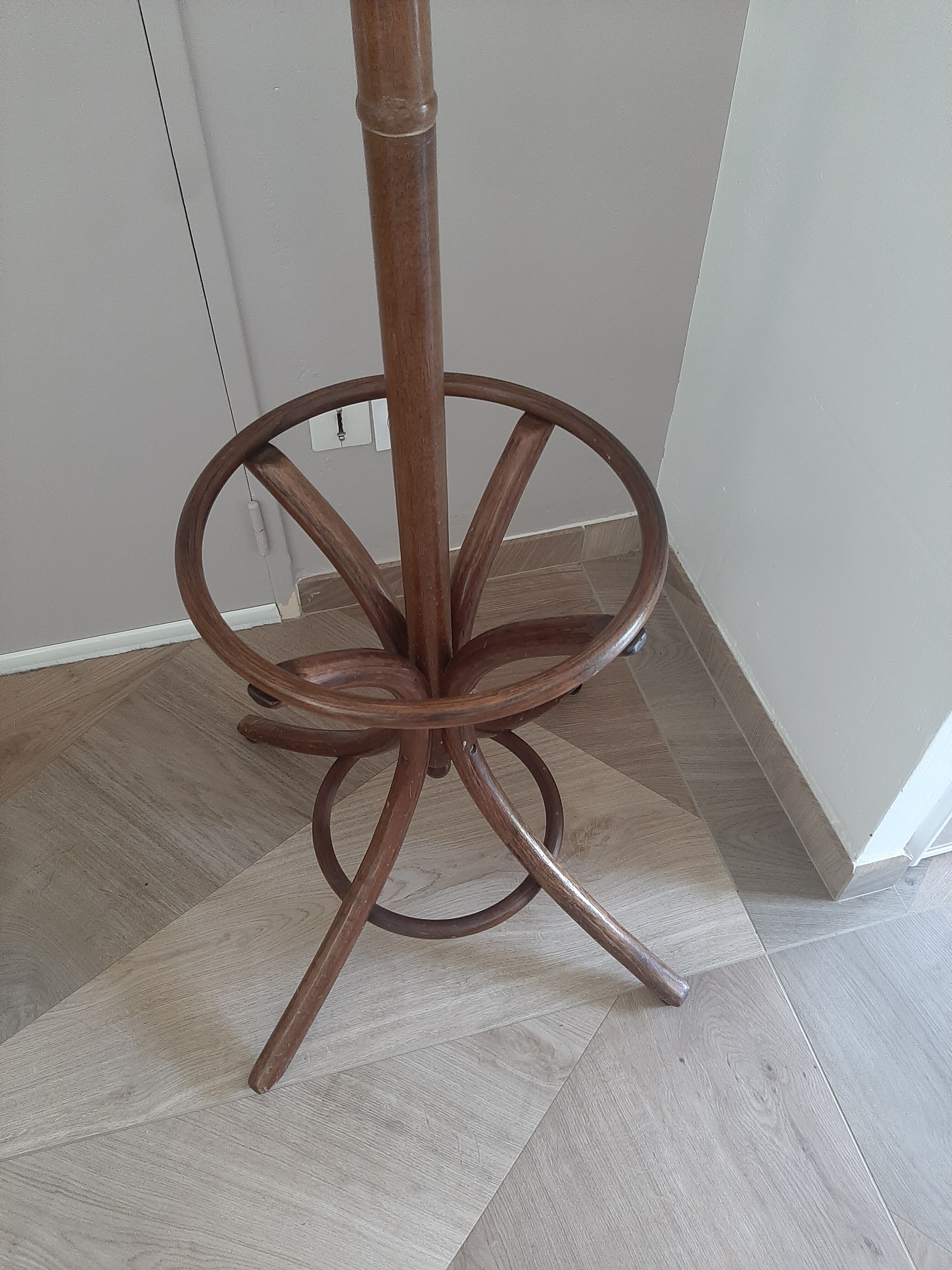 Wooden parrot coat rack - old style curved wood - 12 bells