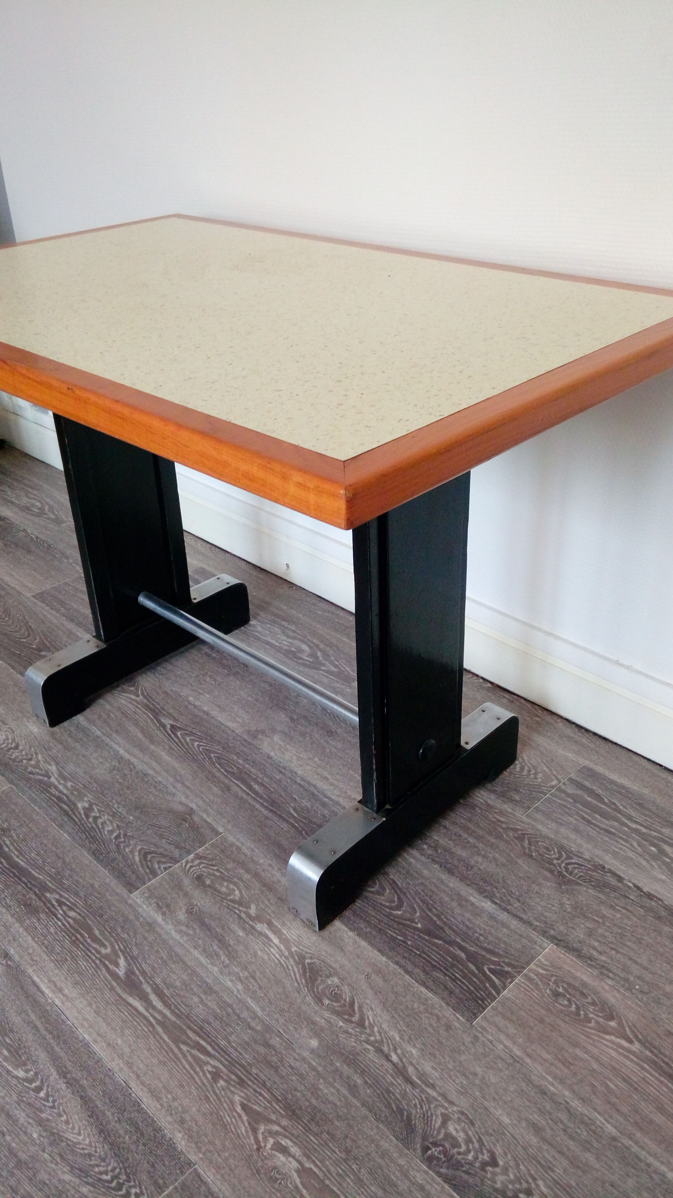 Old bistro table - vintage - 4 places - bar foot rest