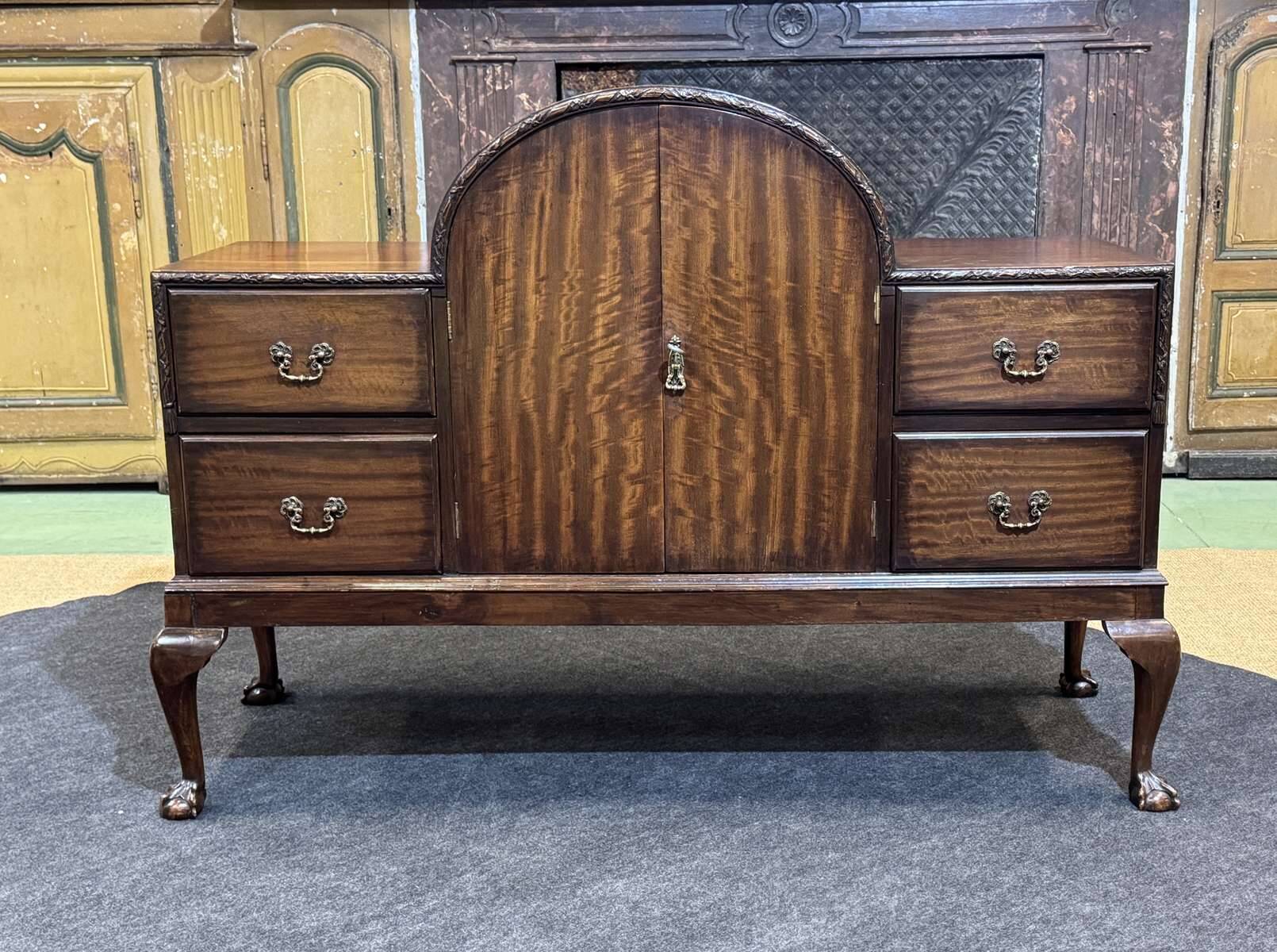 1930s English buffet bar in walnut and mahogany