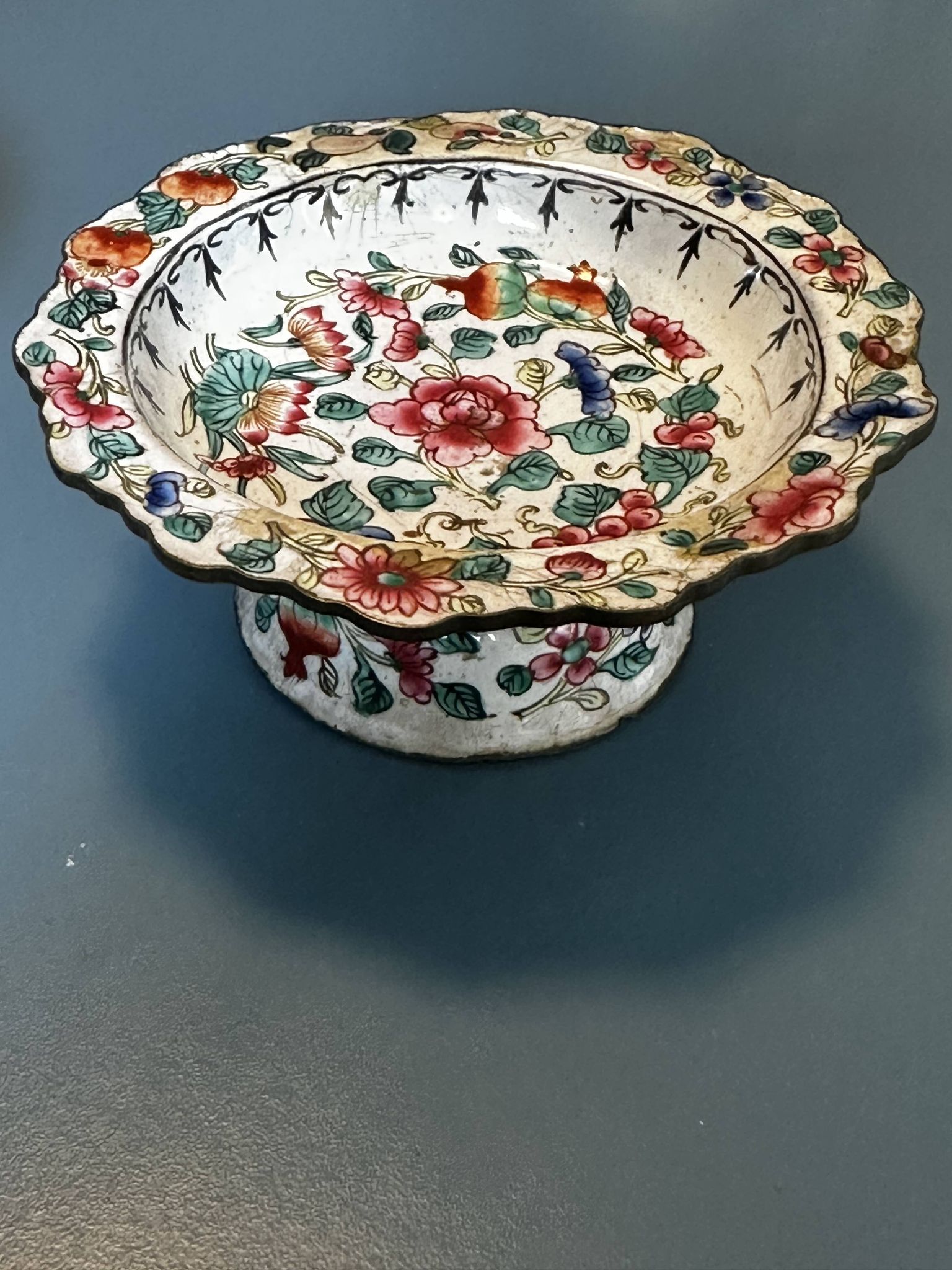 Pair of footed bowls in Canton enamel – China – floral decoration – F