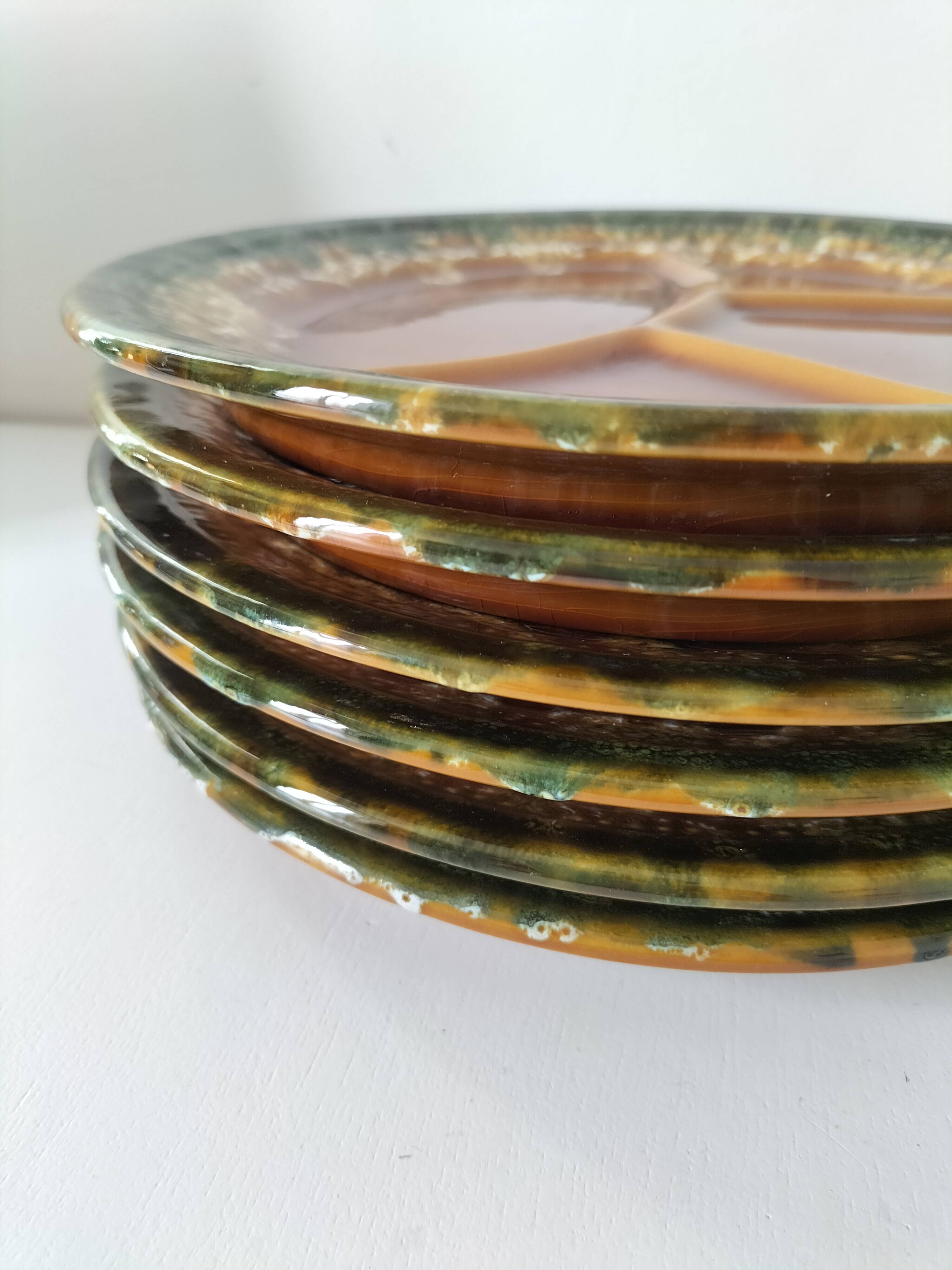 Set of 6 compartmentalised glazed ceramic plates, 1960s-70s.