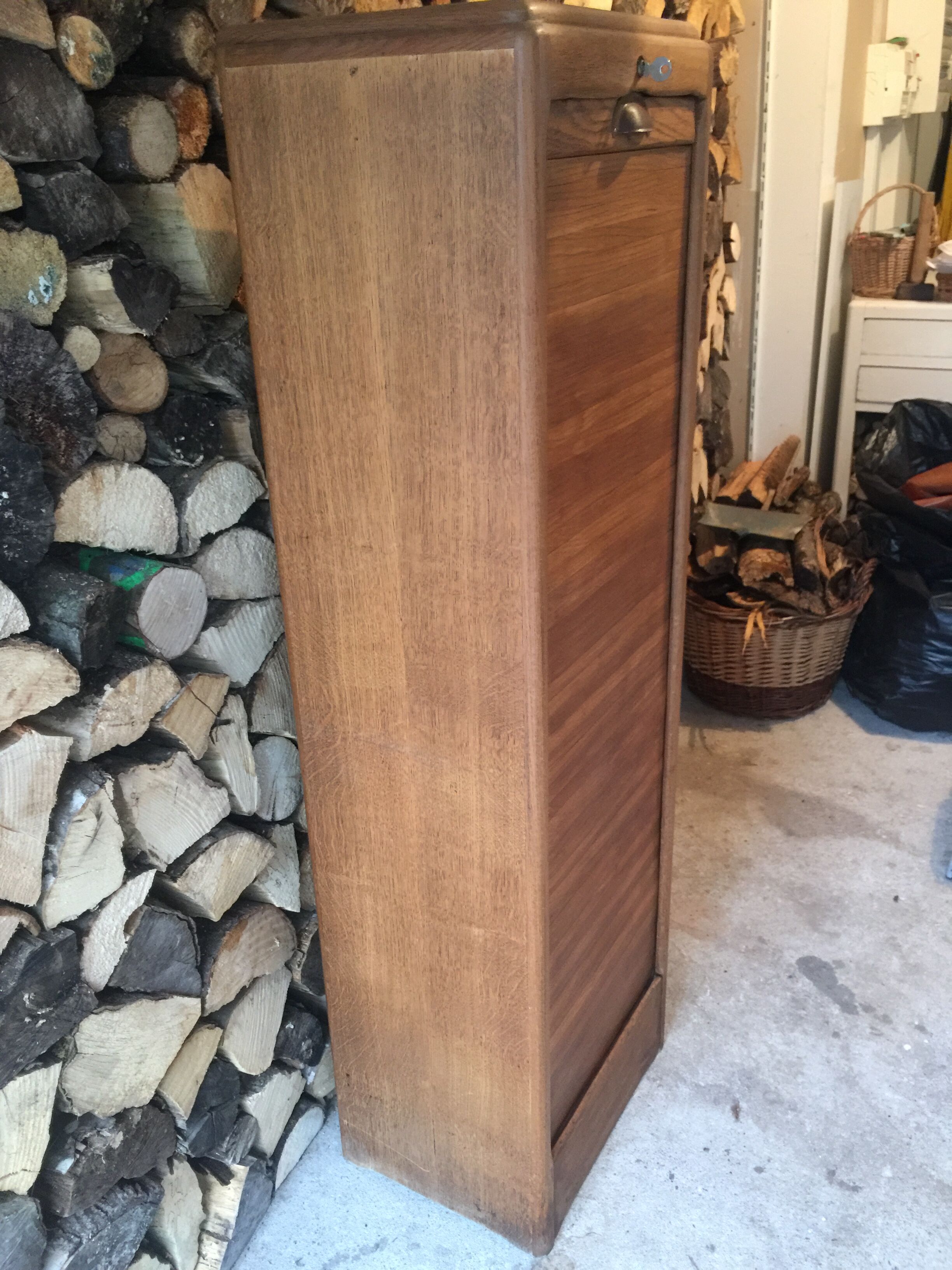 Light oak curtain binder