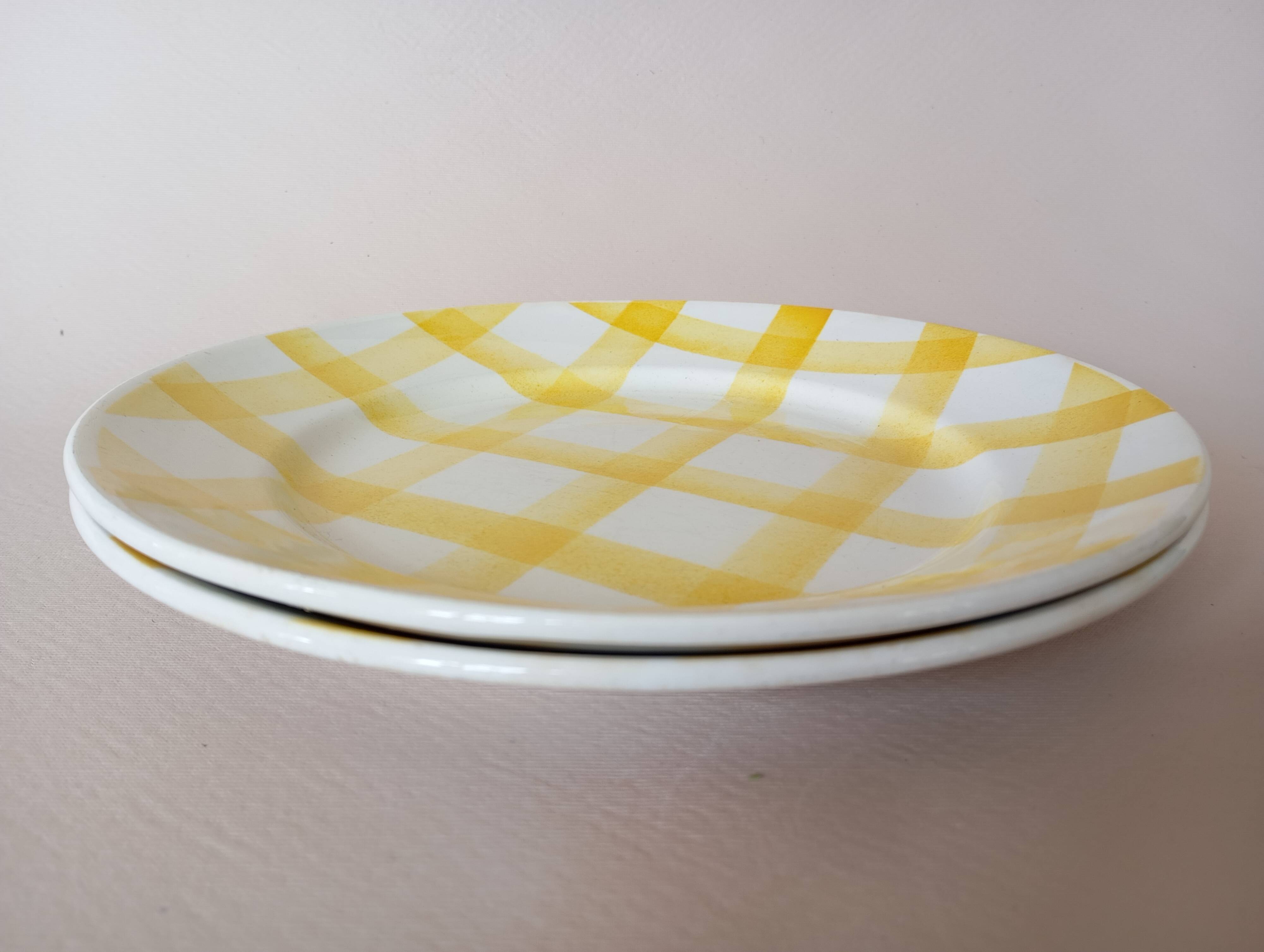 2 Moulin des Loups yellow “Tablecloth” plates
