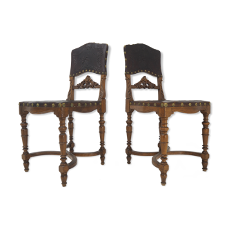 Paire de chaises antiques en cuir gaufré