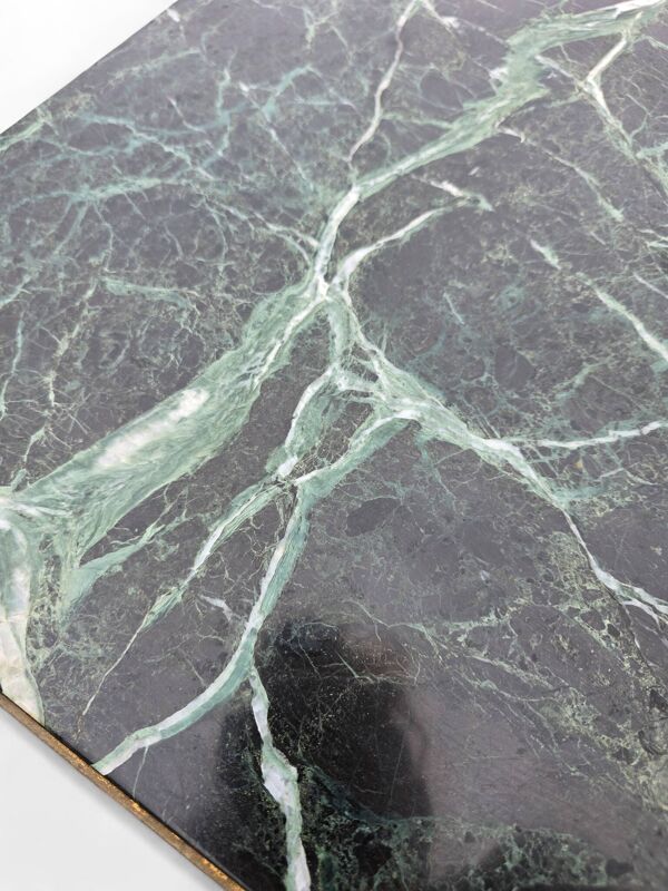 Table basse en marbre vert et laiton