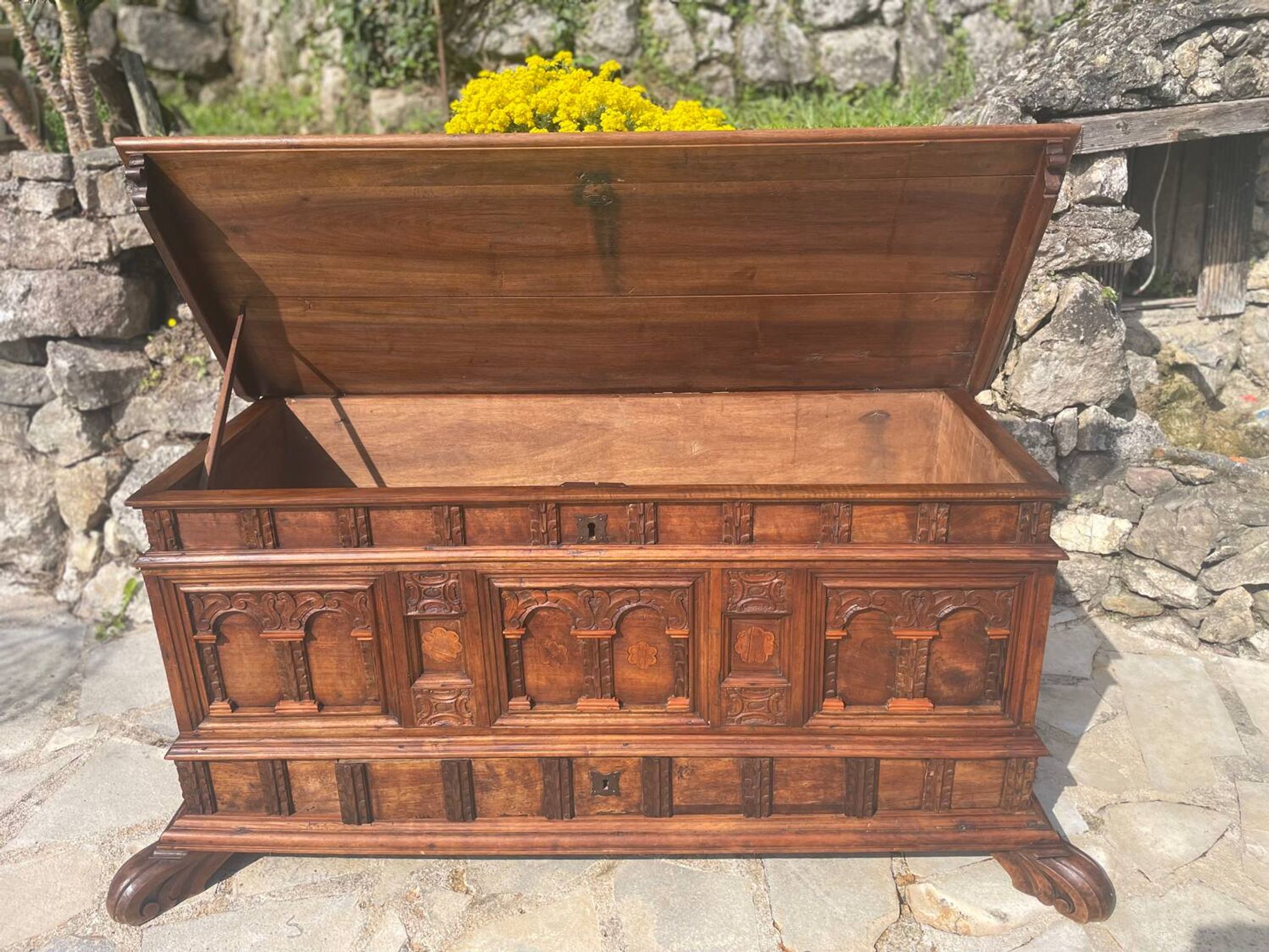 Magnificent walnut chest from the 17th century.