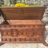Magnifique coffre Cassone en Noyer d’époque XVII eme siècle