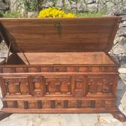 Magnificent walnut chest from the 17th century.