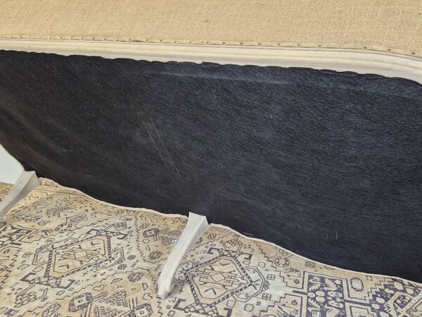 Banquette style Louis XV en tissu rose et toile de jute