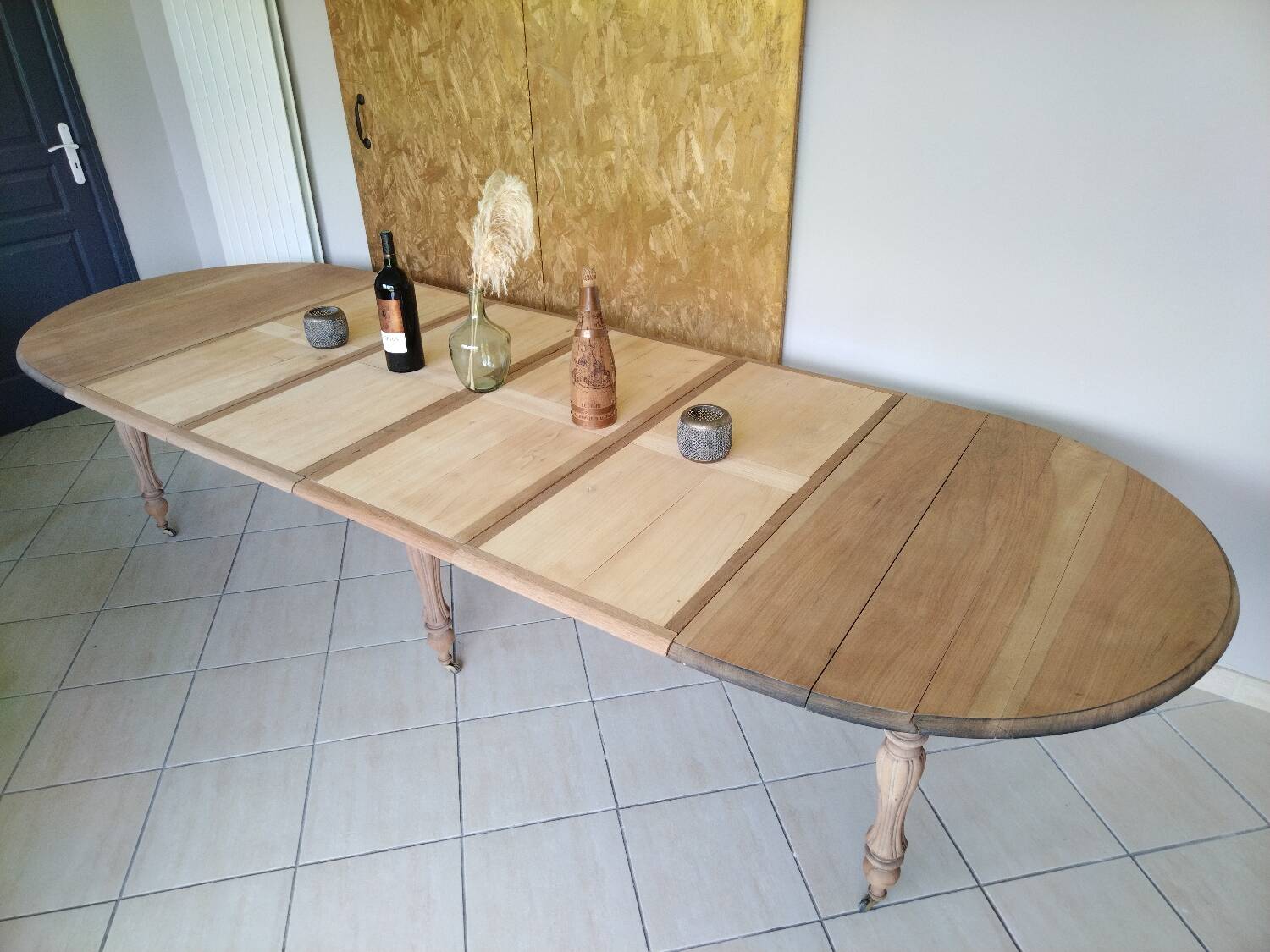 Large oval table in solid walnut renovated