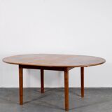 Table ronde extensible en teck danois des années 50.