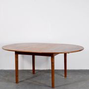 Table ronde extensible en teck danois des années 50.