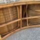Chaise longue et table basse en rotin et bambou