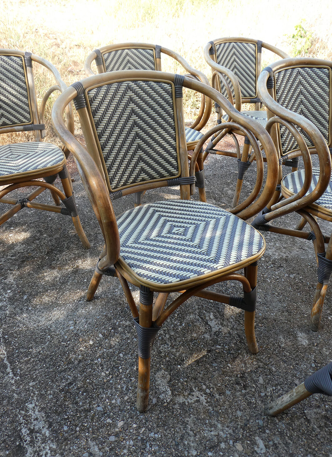 Ensemble de 6 fauteuils bistrot de terrasse en rotin type "parisienne".