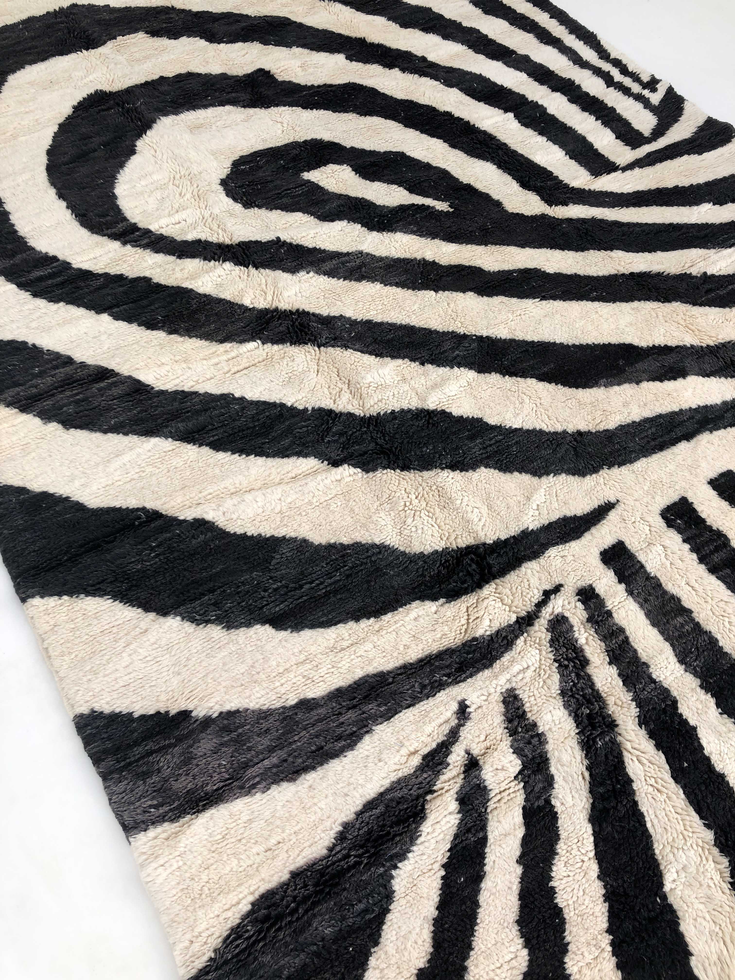 Moroccan berber carpet m'rirt ecru and black 3,43x2,39m