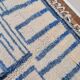 Tapis berbère Beni Ourain fait main au design minimaliste de lignes bleues – 250x150 cm