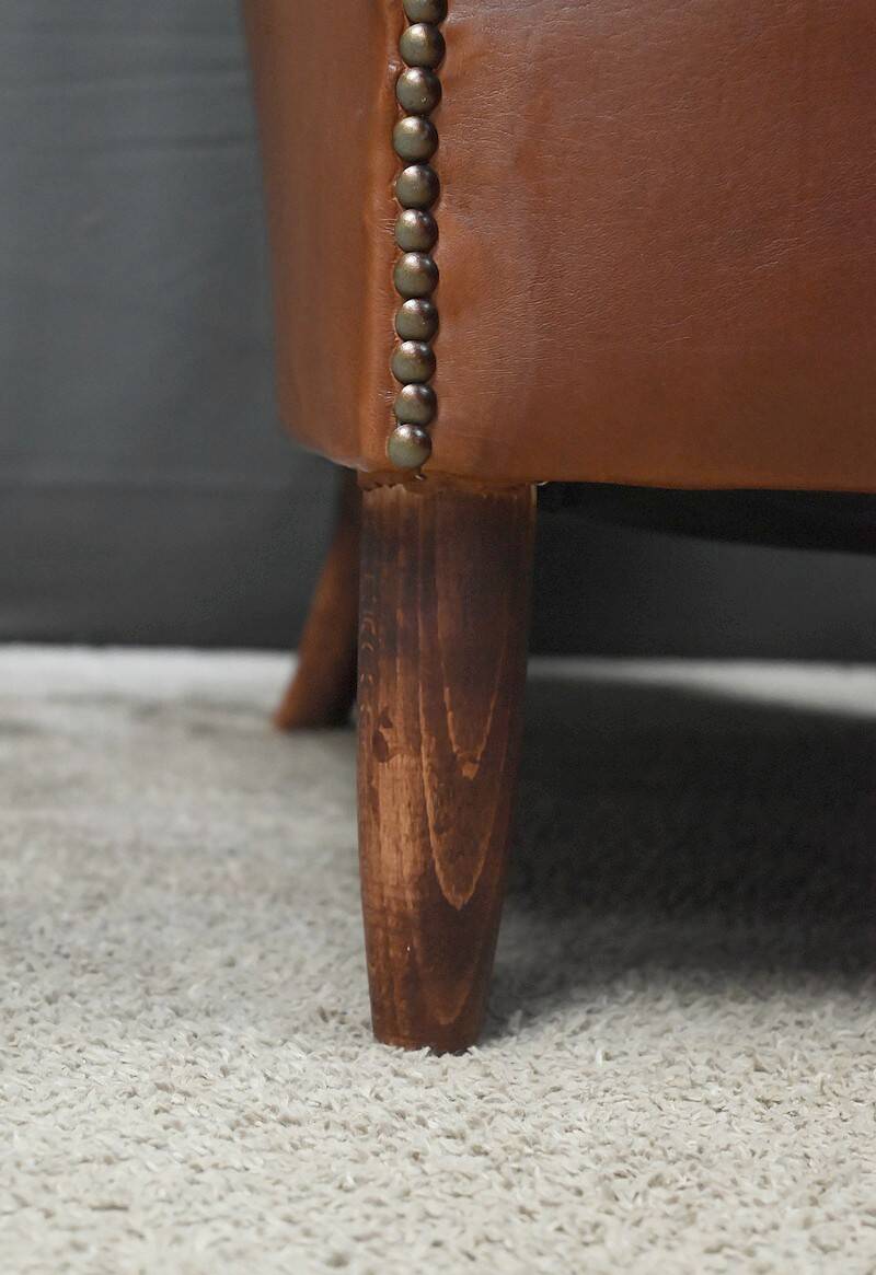 Solange club armchair in sheepskin leather.