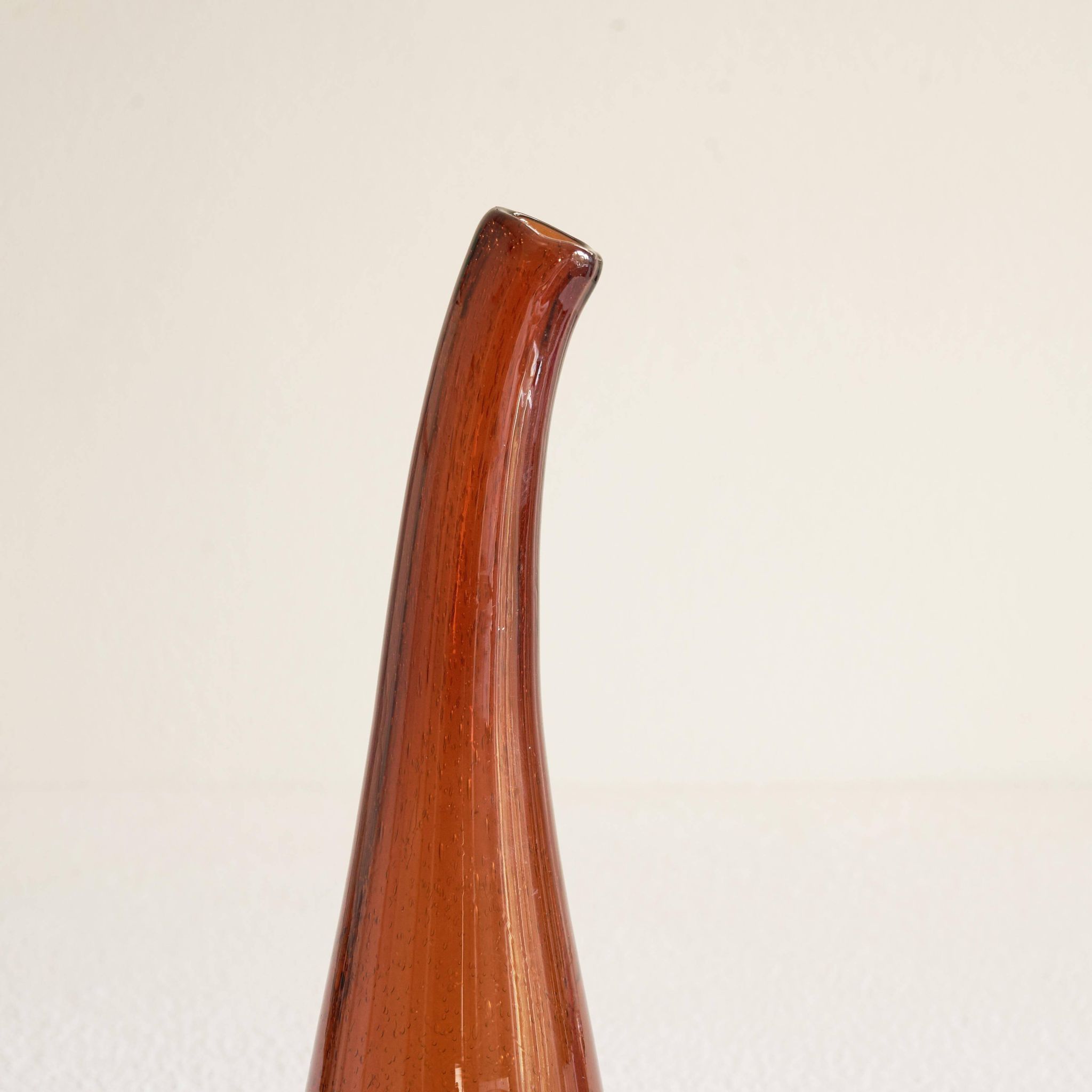 Vase en verre soufflé années 1960