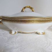 Antique medium-sized porcelain tureen produced by William Guerin