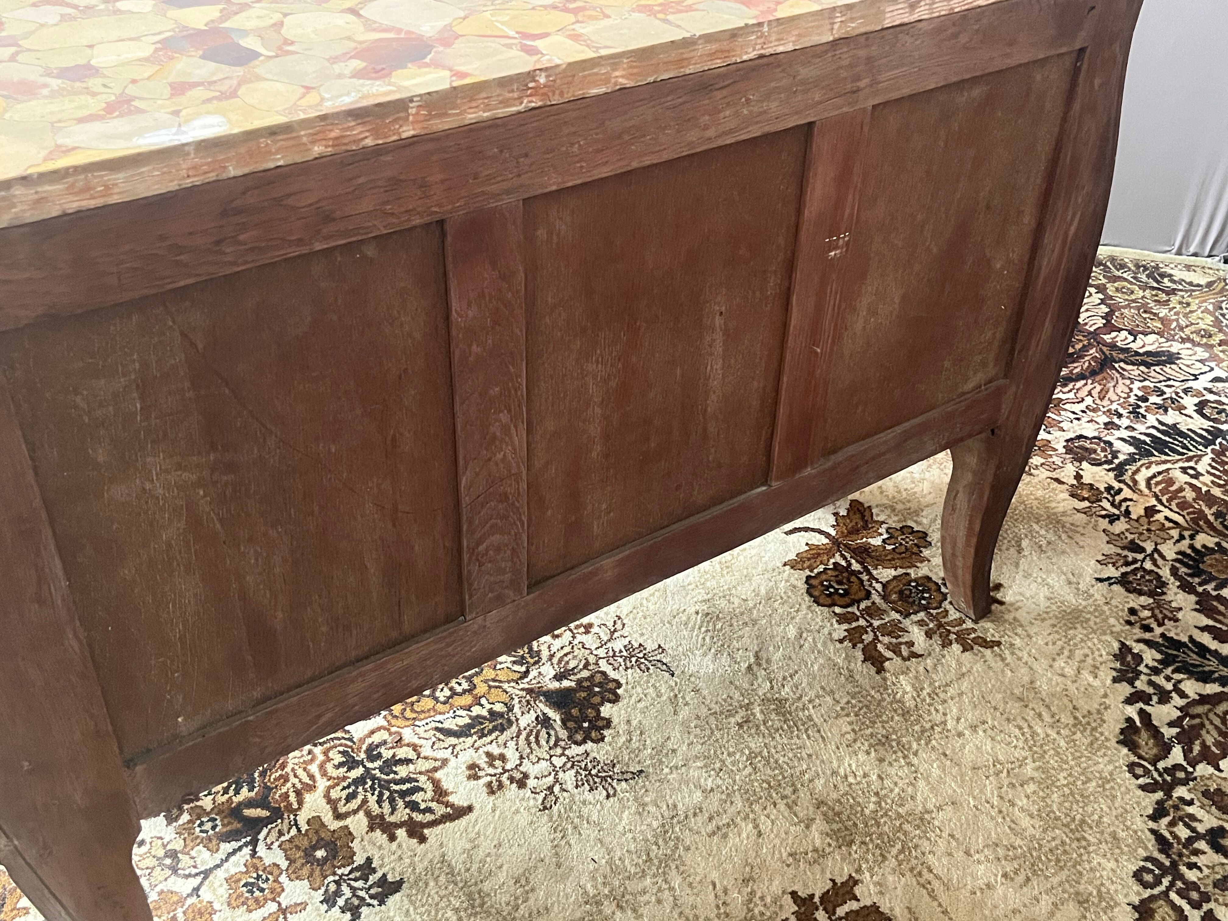 Curved rosewood chest of drawers from the Napoleon III period