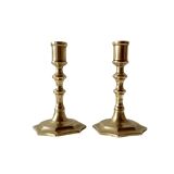 Paire d'anciens bougeoirs en laiton