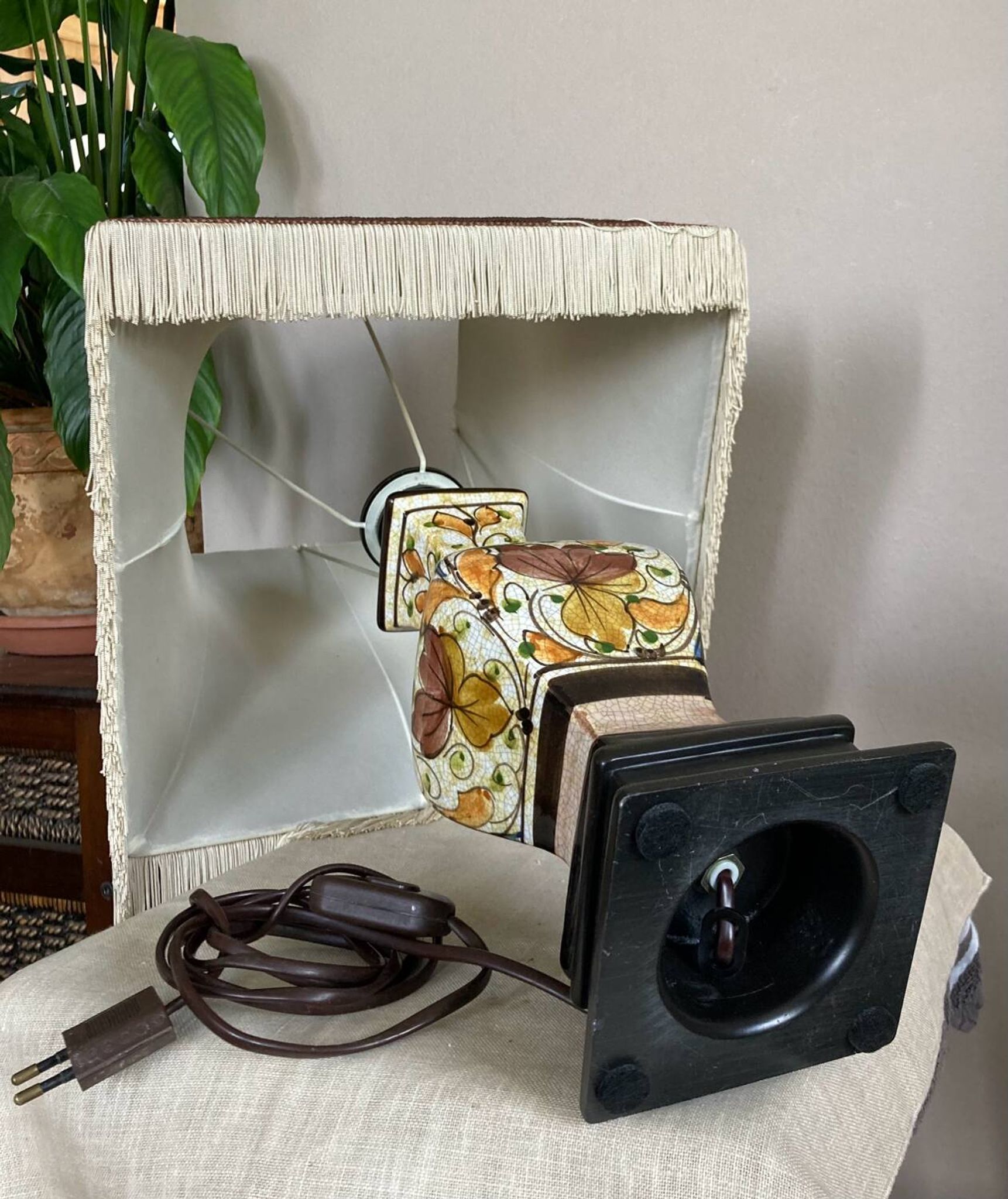 Lampe de salon en faïence façon craquelée décor fait main époque XXe
